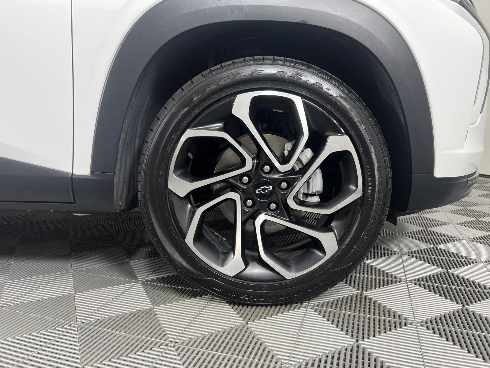 Used 2024 Summit White Chevrolet 2RS image 14