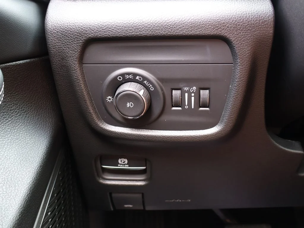 Used 2024 Silver Jeep Limited image 30