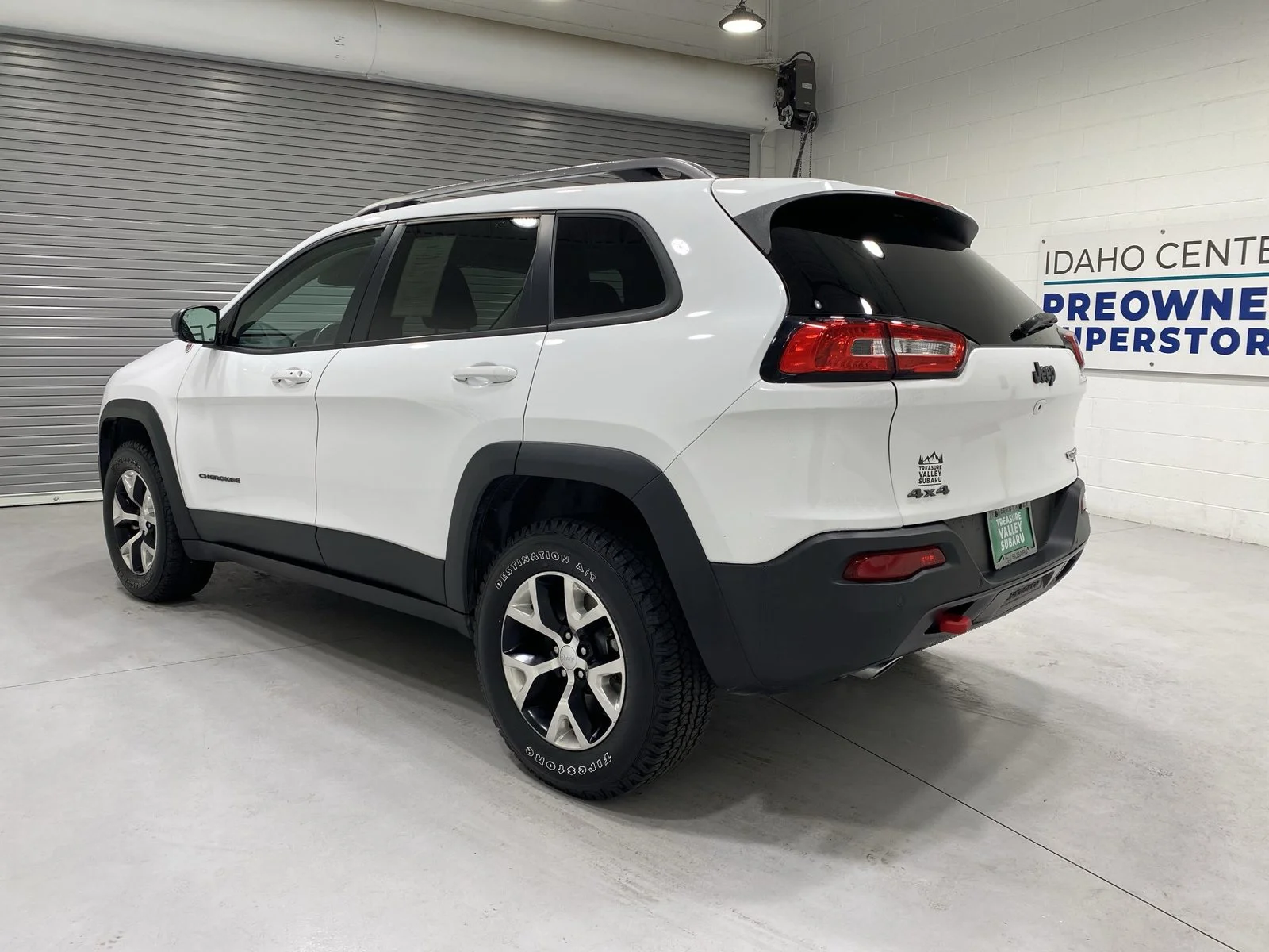 Used 2018 White Jeep Trailhawk image 6