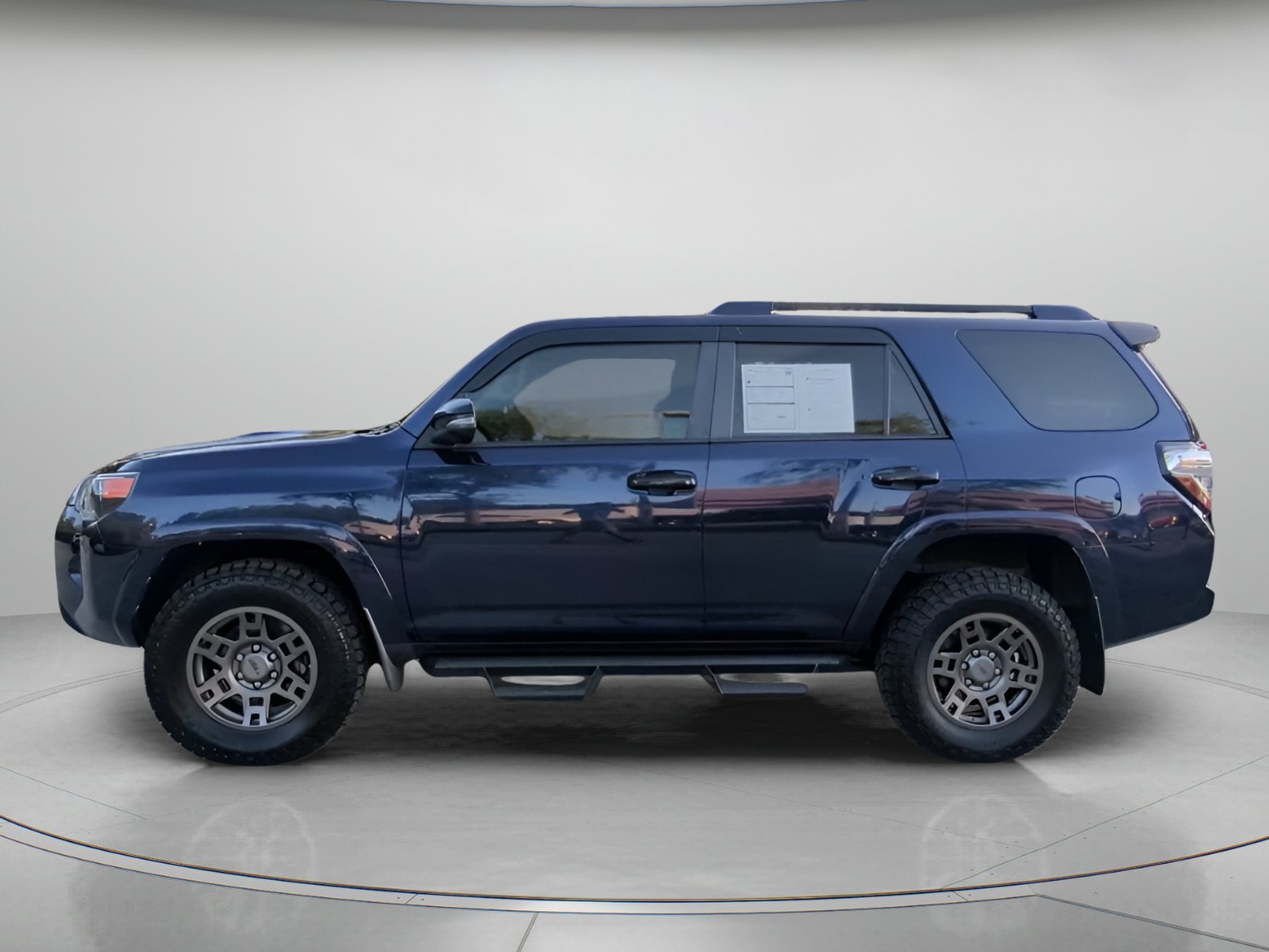 Used 2020 Nautical Blue Metallic Toyota Venture image 11