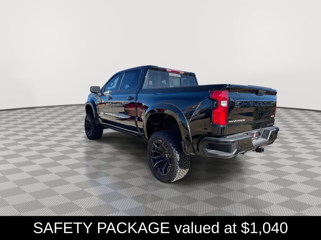 Used 2025 Black Chevrolet RST image 9