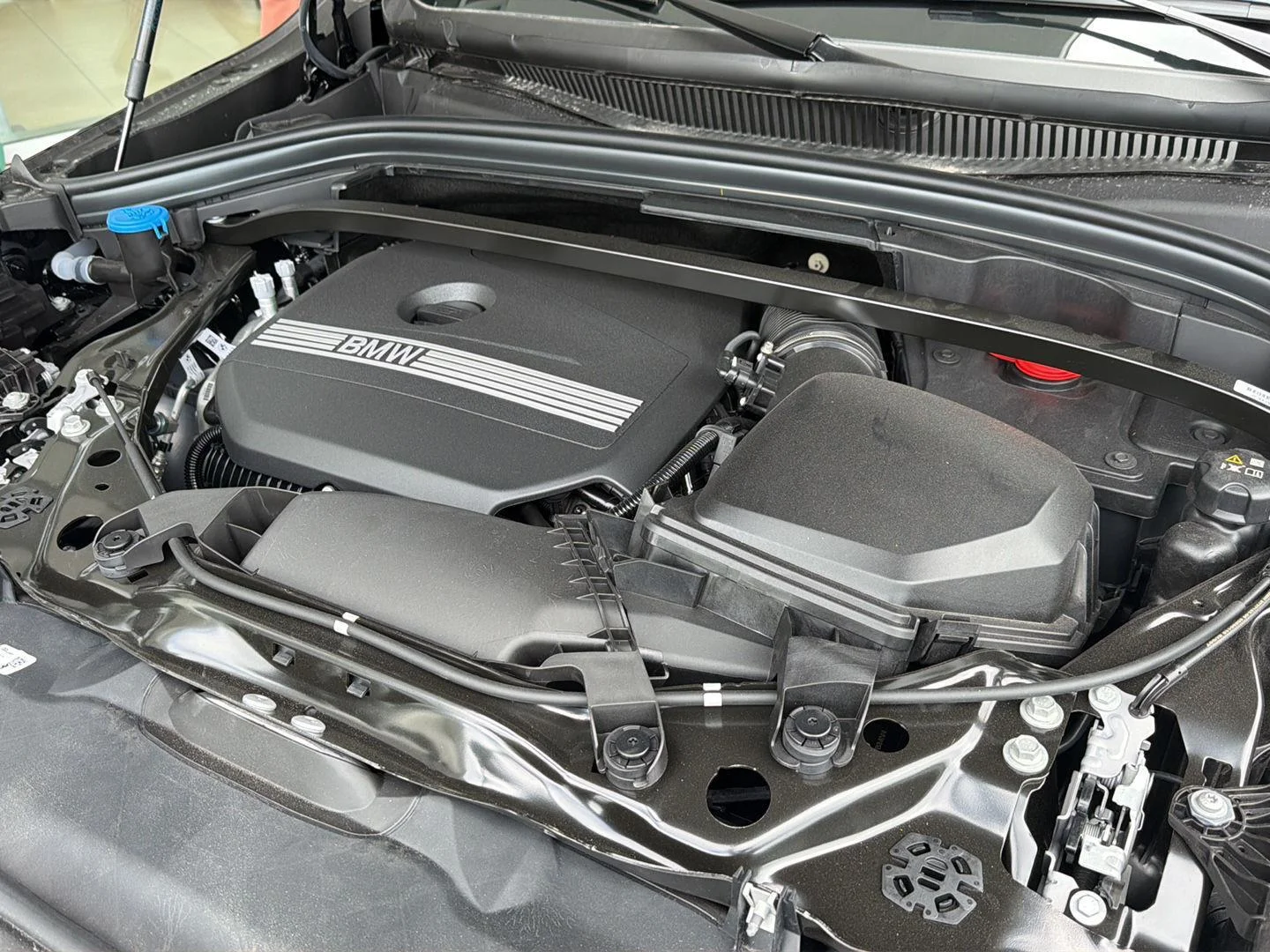New 2026 Black Sapphire Metallic BMW xDrive28i image 35