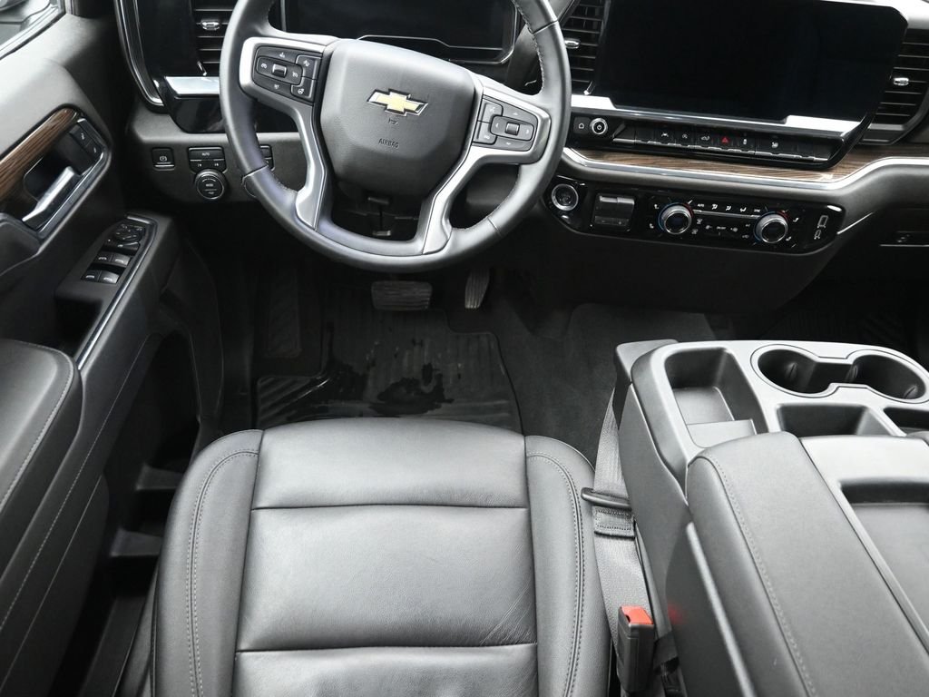 Used 2025 White Chevrolet LT image 14