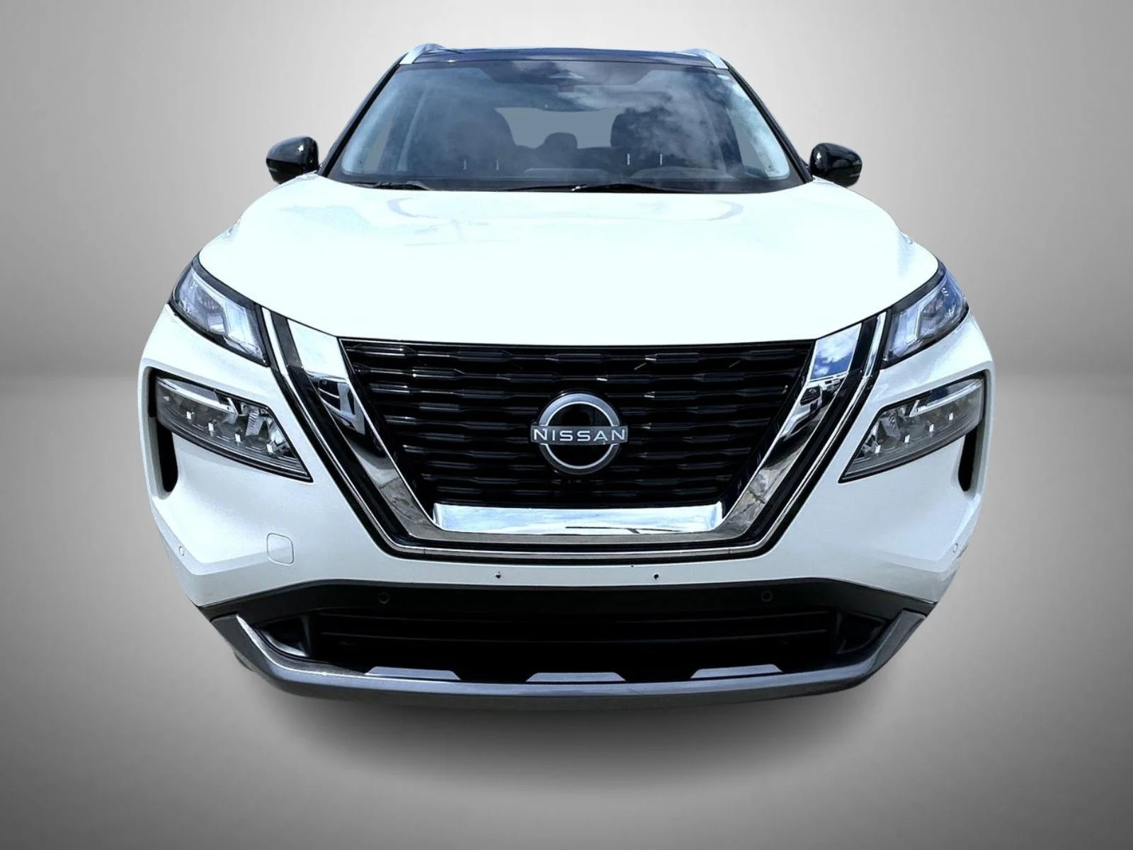 Used 2023 White Nissan SL image 2