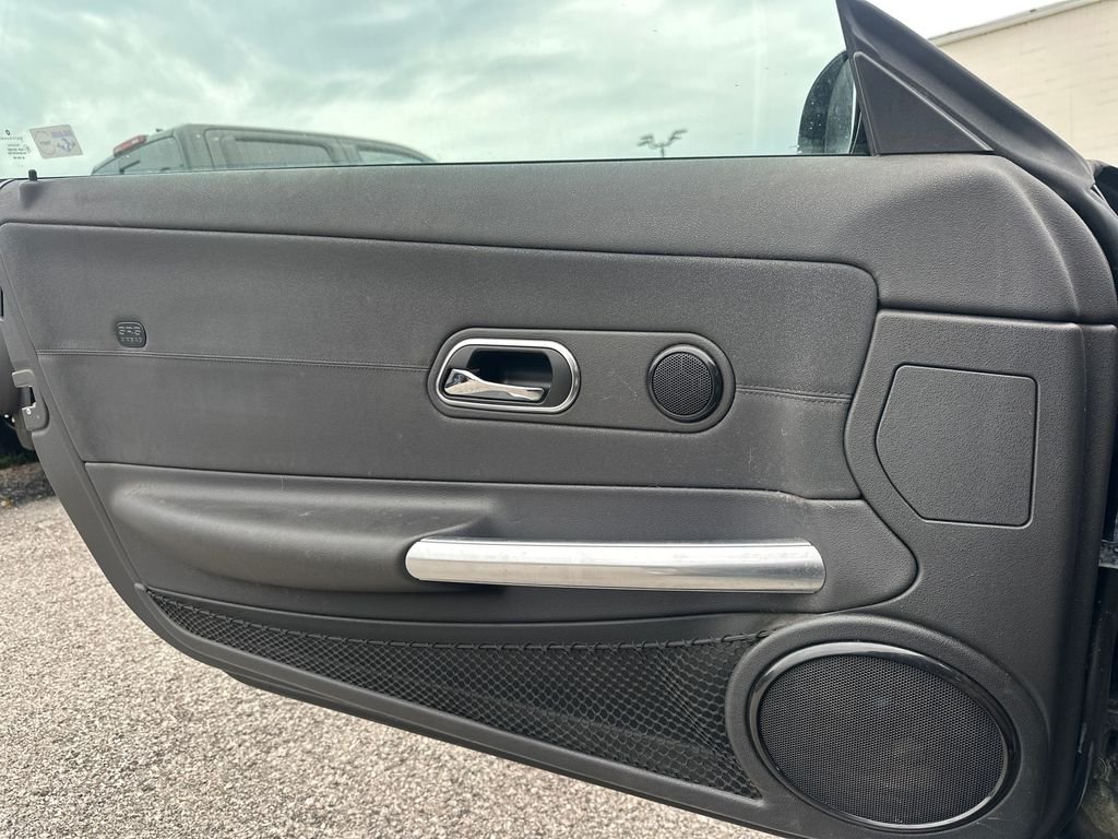 Used 2005 Black Chrysler Base image 19