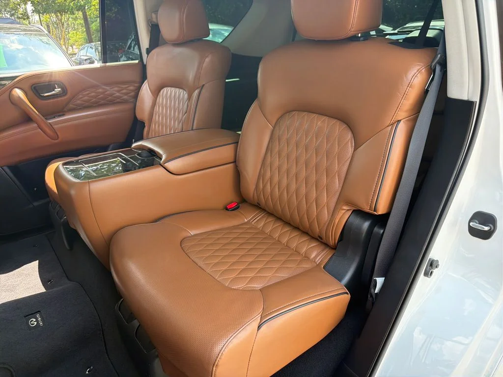 Used 2018 Moonstone White INFINITI  image 32