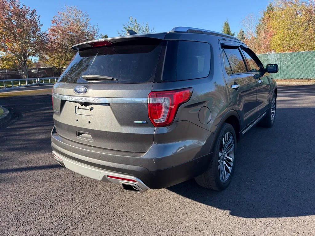 Used 2017 Magnetic Metallic Ford Platinum image 7