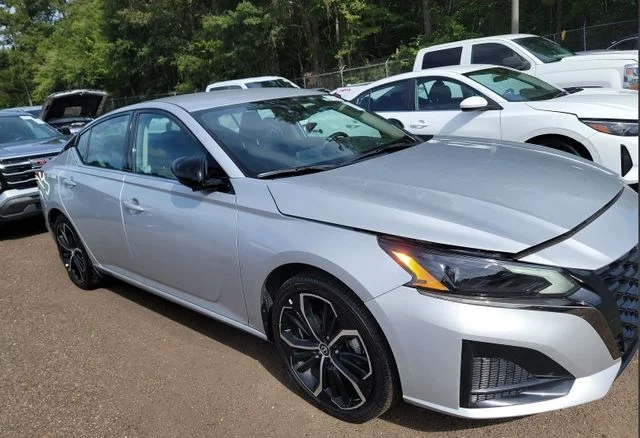 Used 2025 Silver Nissan 2.5 SR image 5