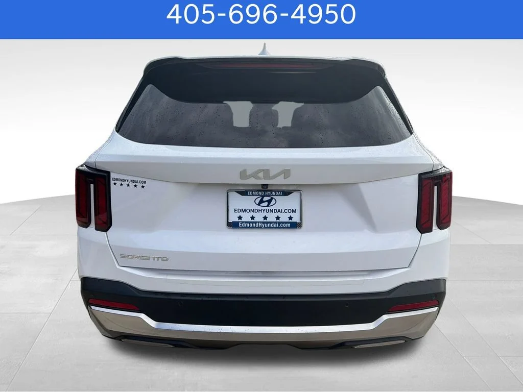 Pre-Owned 2024 Kia Sorento S