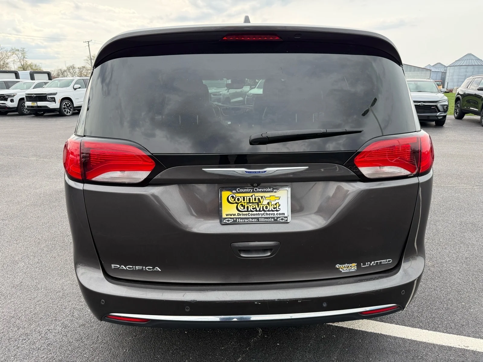 Used 2020  Chrysler Limited image 4