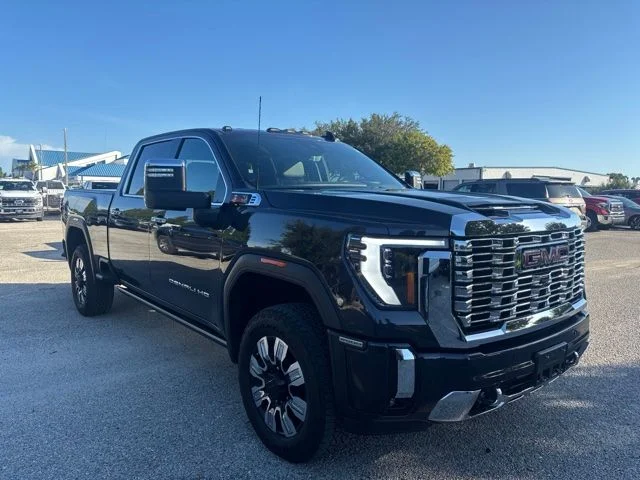 Used 2025 Silver GMC Denali image 3