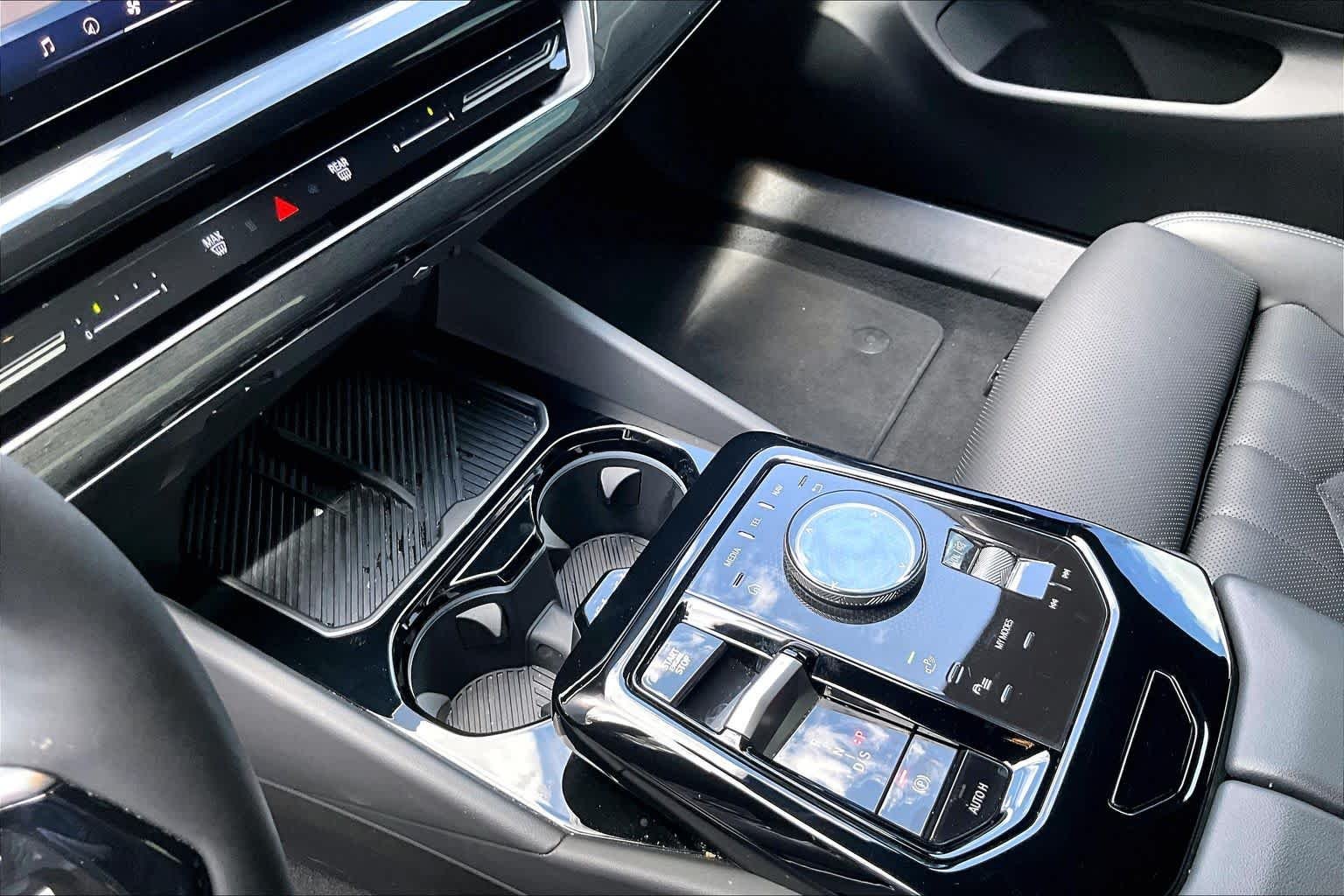 Used 2024 Black Sapphire Metallic BMW 530i image 17