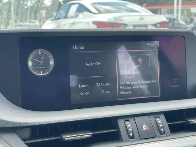 Used 2020 White Lexus 350 image 19