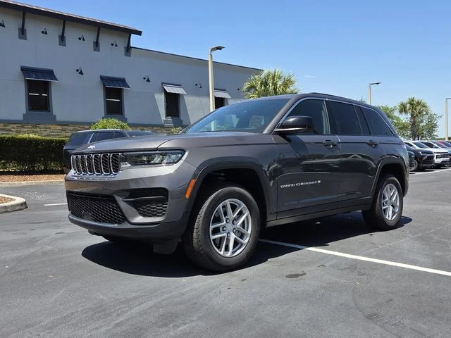 Used 2025 Gray Jeep Laredo X image 2