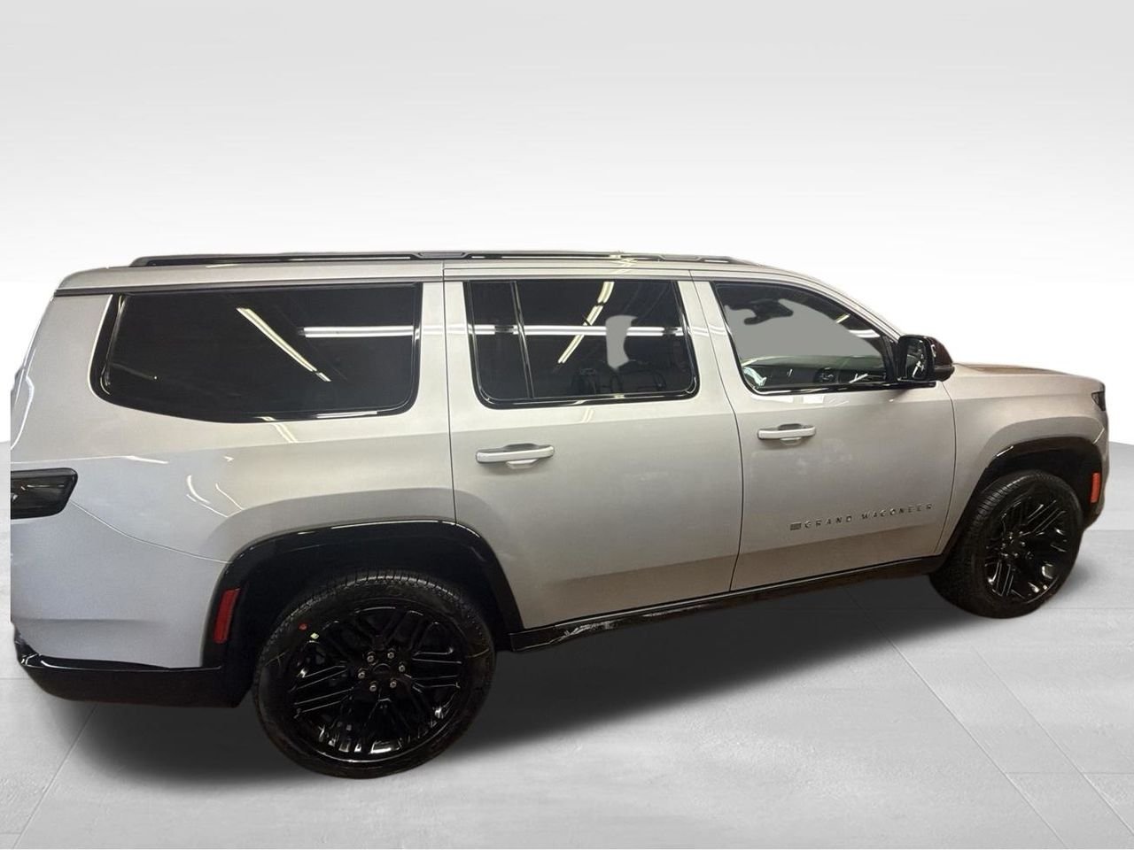 New 2026 Silver-Zynith Exterior Paint Jeep Limited Reserve image 7