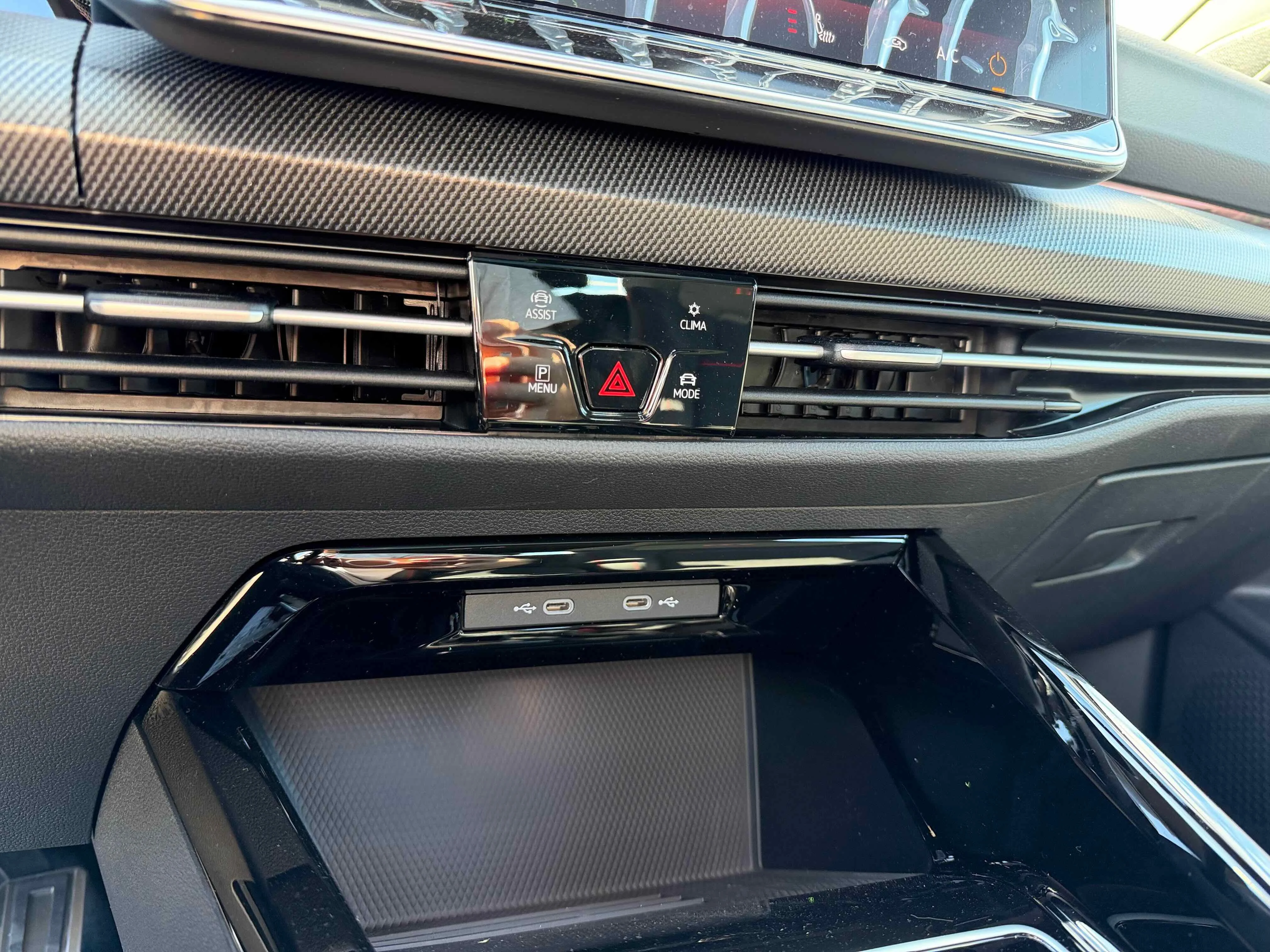 New 2026 Moonstone Volkswagen SE image 27