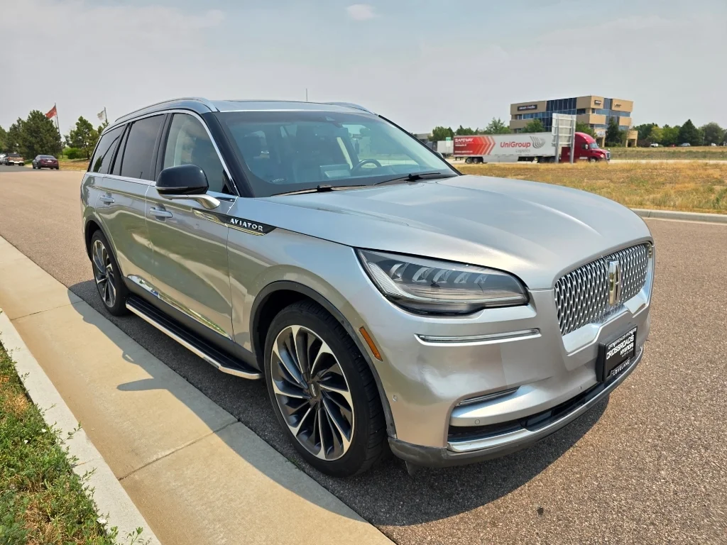 Used 2022 Silver Radiance Metallic Clearcoat Lincoln Reserve image 7