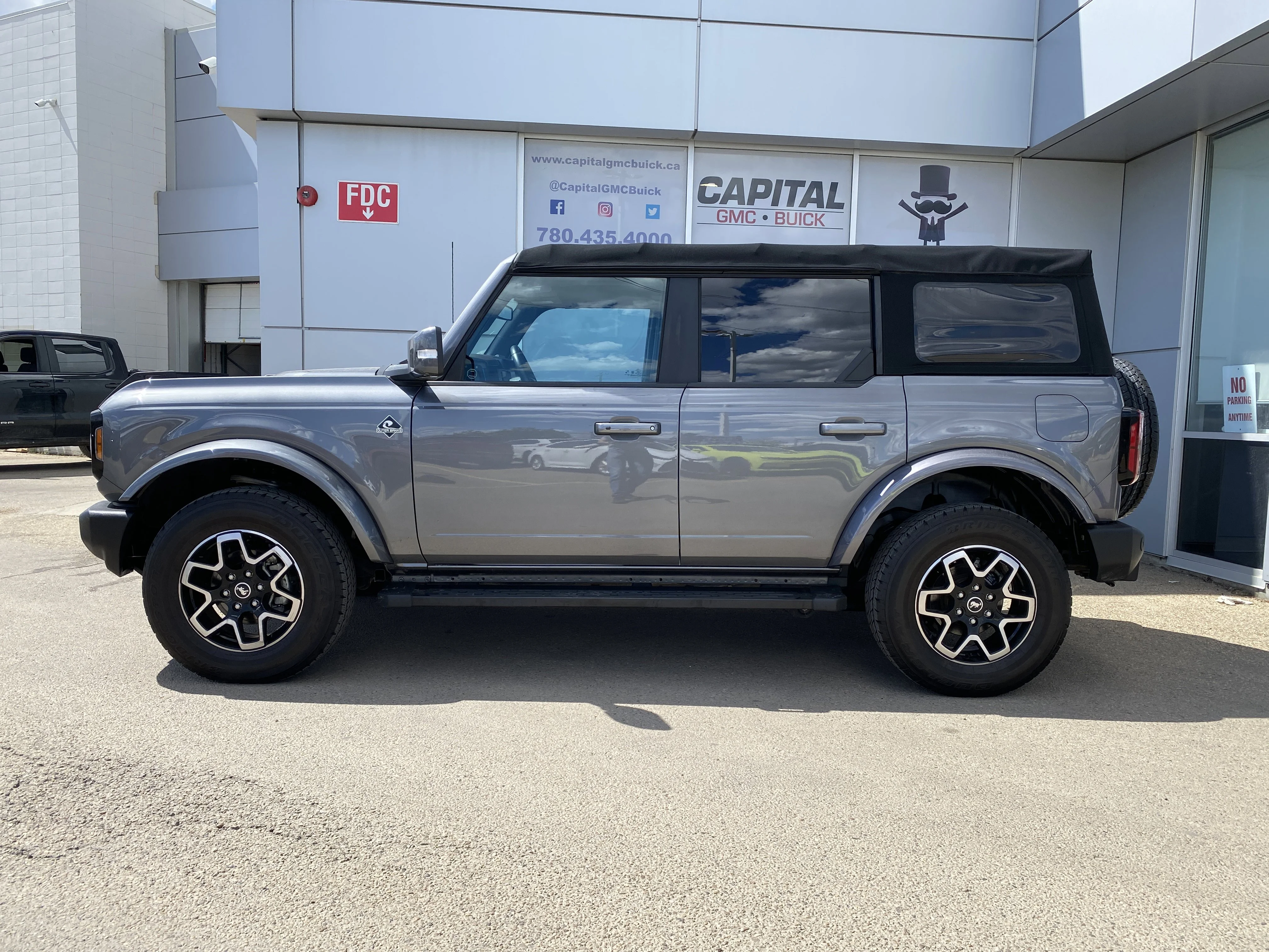 Certified Used 2021 Gray Ford Base 4 Door Advanced 4x4 * SOFT TOP * 2 TONE LEATHER * NAVIGATION * image 2