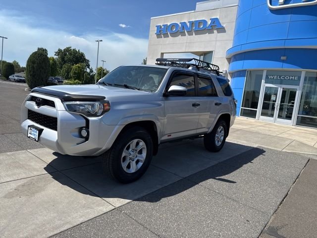 Used 2016 Classic Silver Metallic Toyota SR5 4X4 image 13