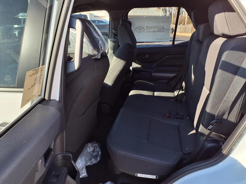 2026 Toyota 4Runner SR5 - Photo 14
