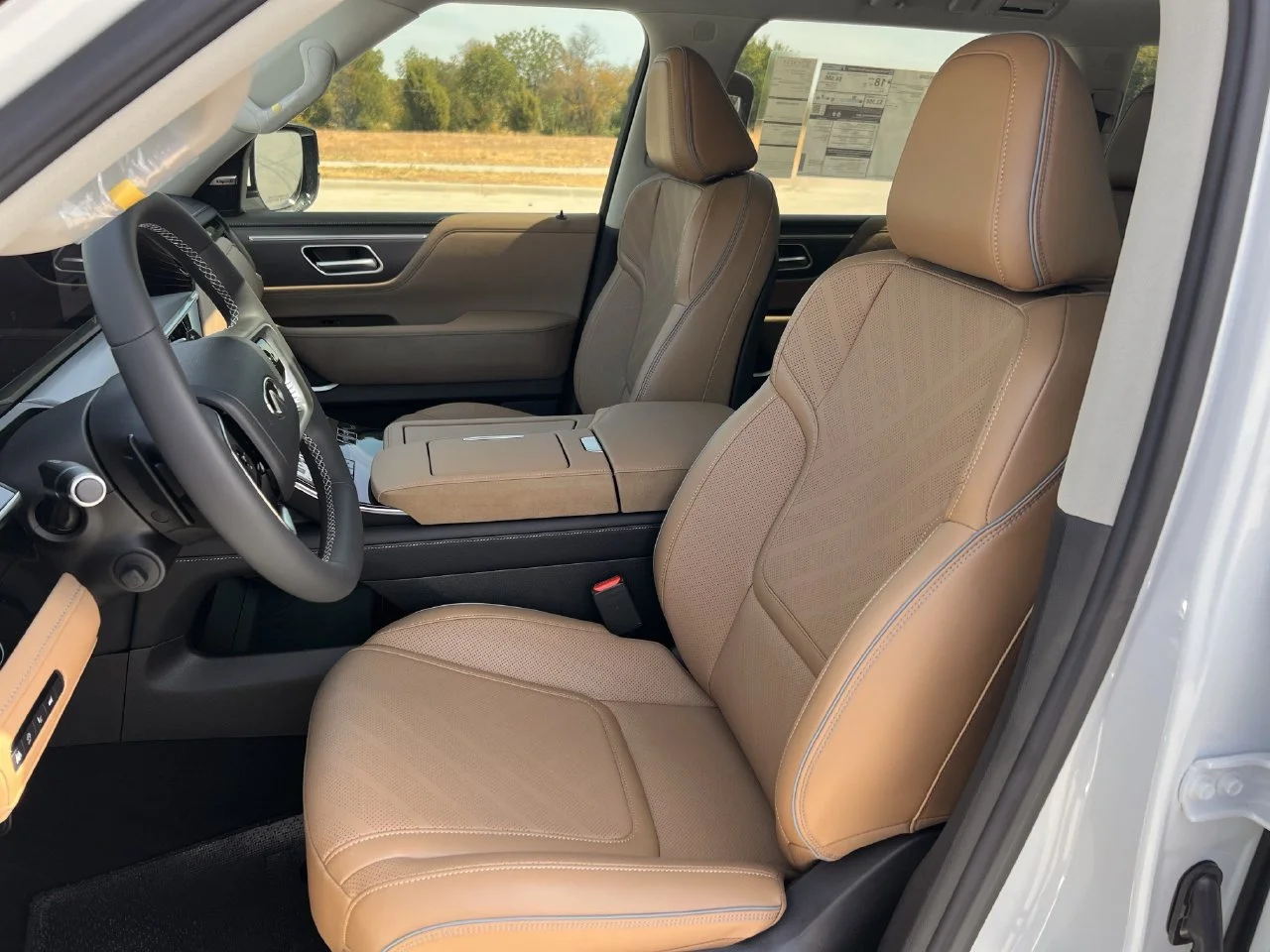 New 2027 RADIANT WHITE INFINITI Luxe 4WD image 21