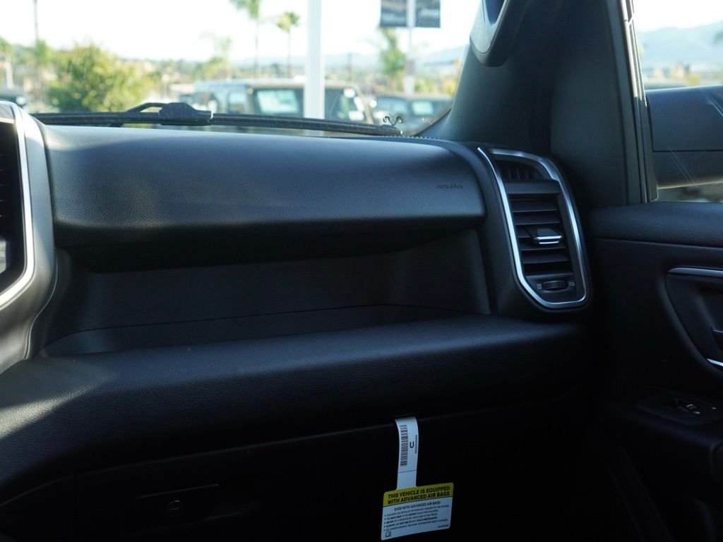 New 2026 Diamond Black Crystal Pearl-Coat Exterior Paint RAM Big Horn image 27