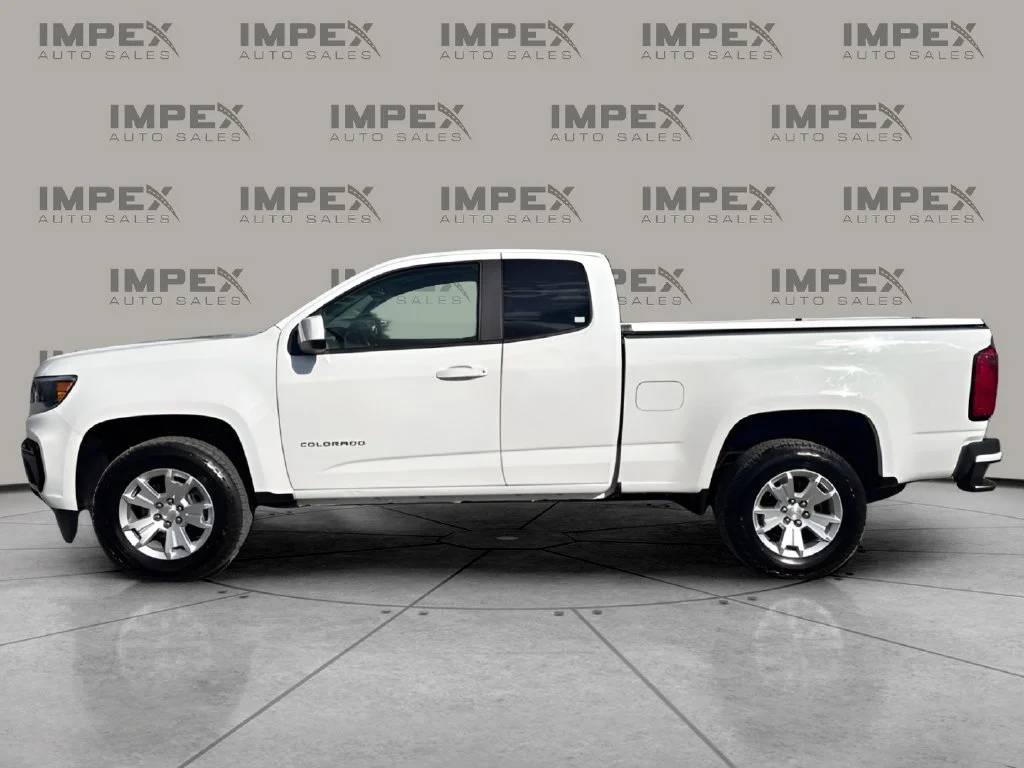 Used 2022 White Chevrolet LT image 2
