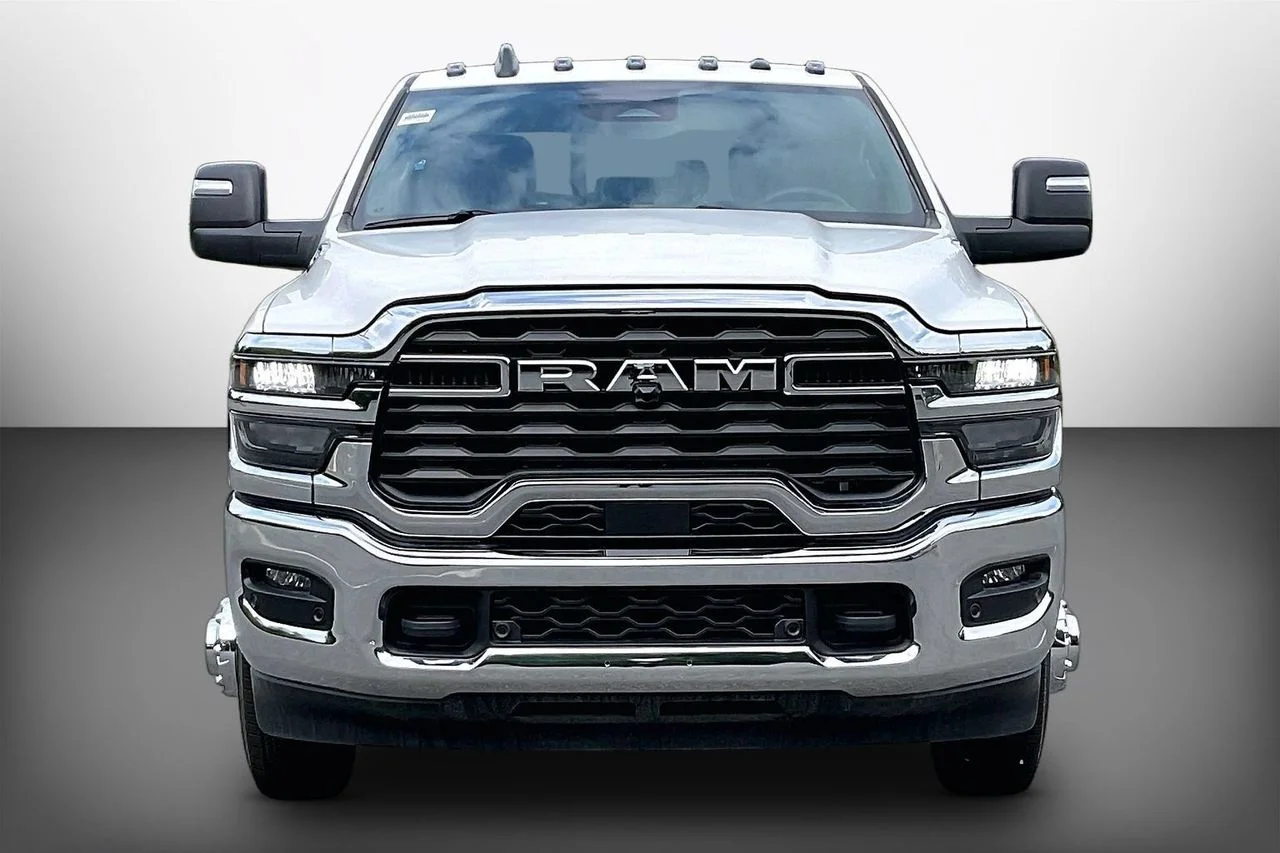 New 2026 Bright White Clear-Coat Exterior Paint RAM Tradesman image 3