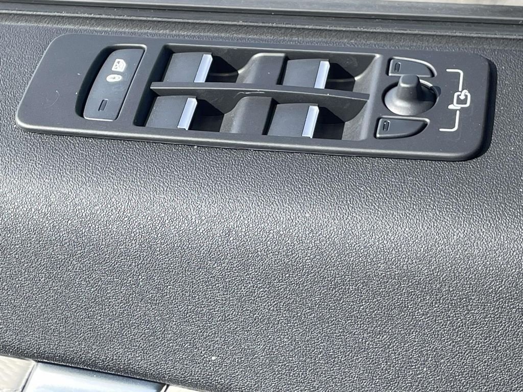 New 2026 Carpathian Grey Land Rover Landmark image 36
