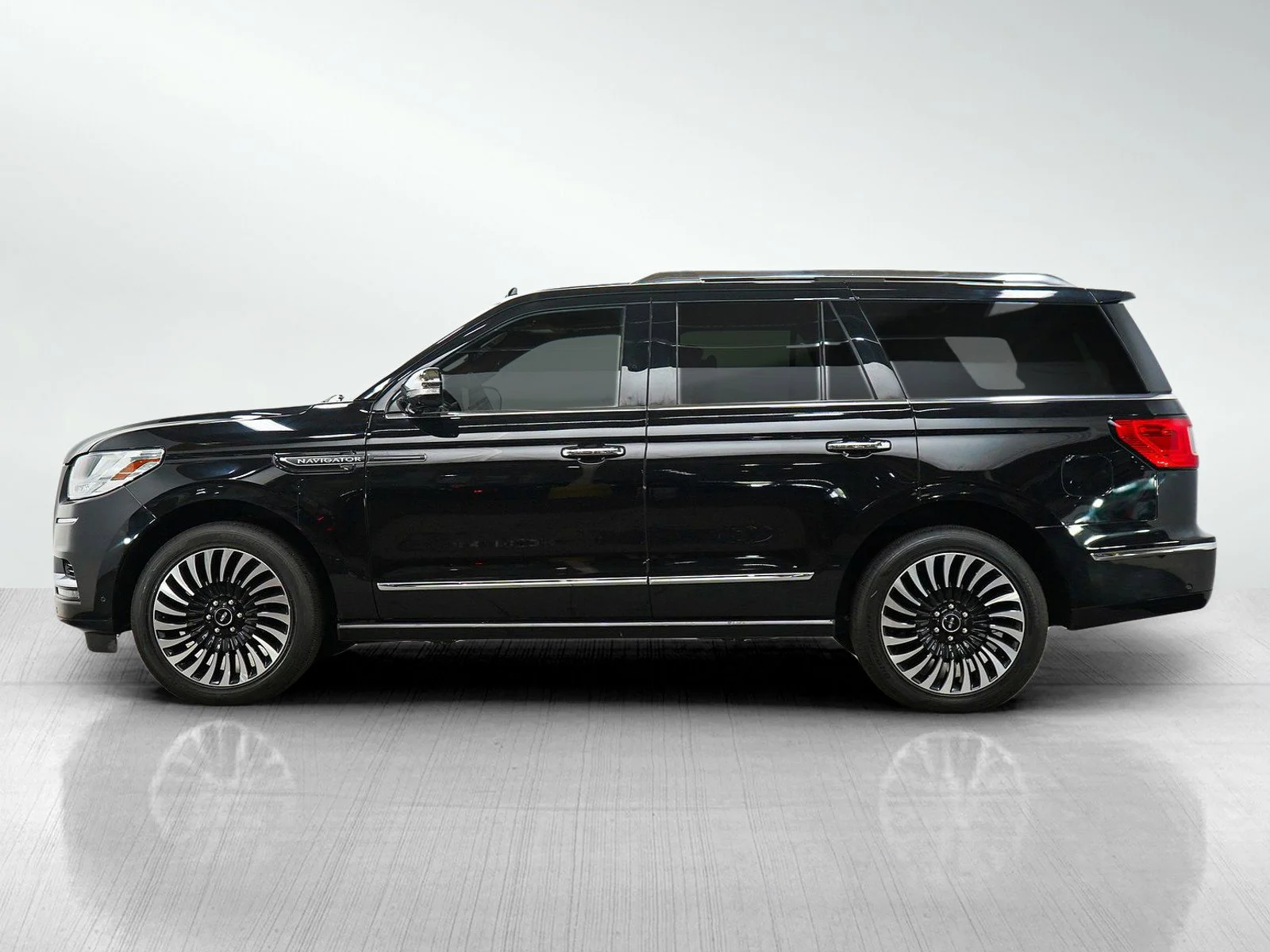 Used 2019 Lincoln Navigator Black Label with VIN 5LMJJ2TT1KEL08442 for sale in Wayzata, Minnesota