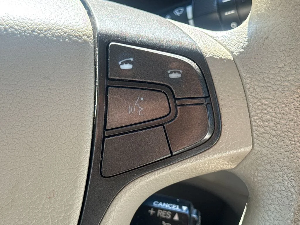 Used 2011 Silver Sky Metallic Toyota LE image 28