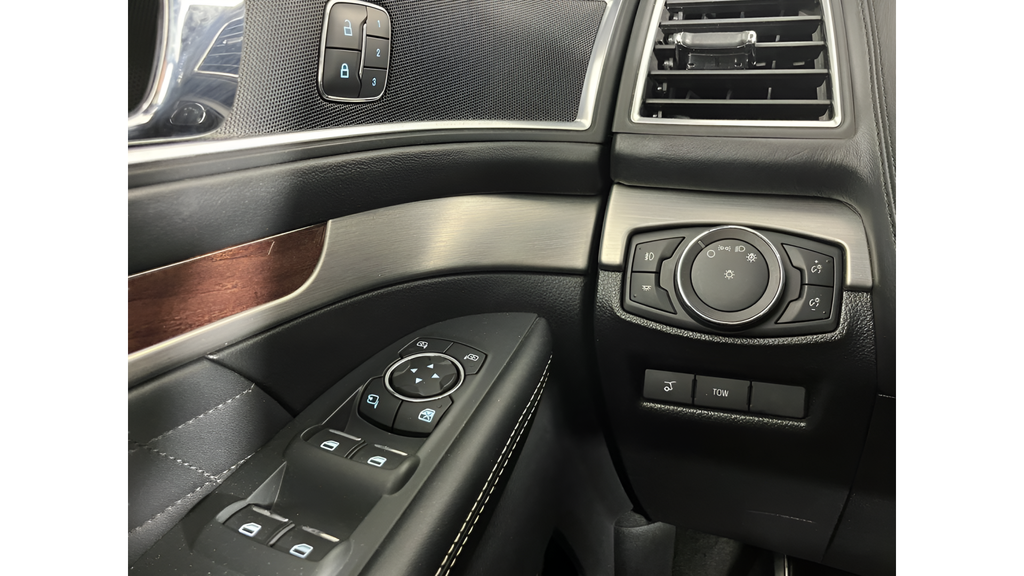 Used 2018 Magnetic Ford Platinum image 23