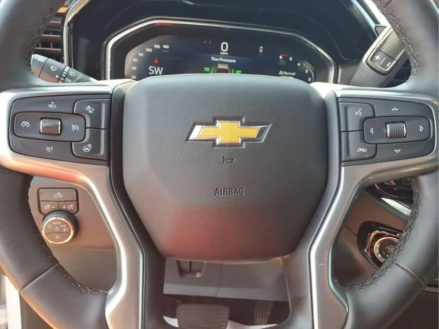 Used 2025 Summit White Chevrolet LT image 14