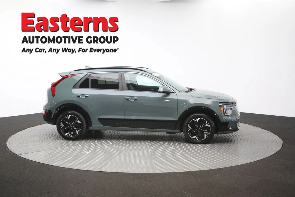 Used 2023 Green Kia Wind image 45