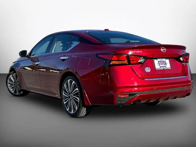 Used 2023 Red Nissan 2.5 SL image 4