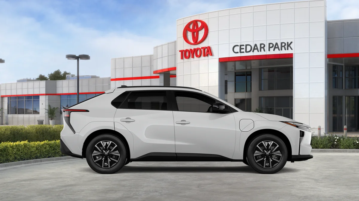 New 2026 Wind Chill Pearl Toyota XLE image 33