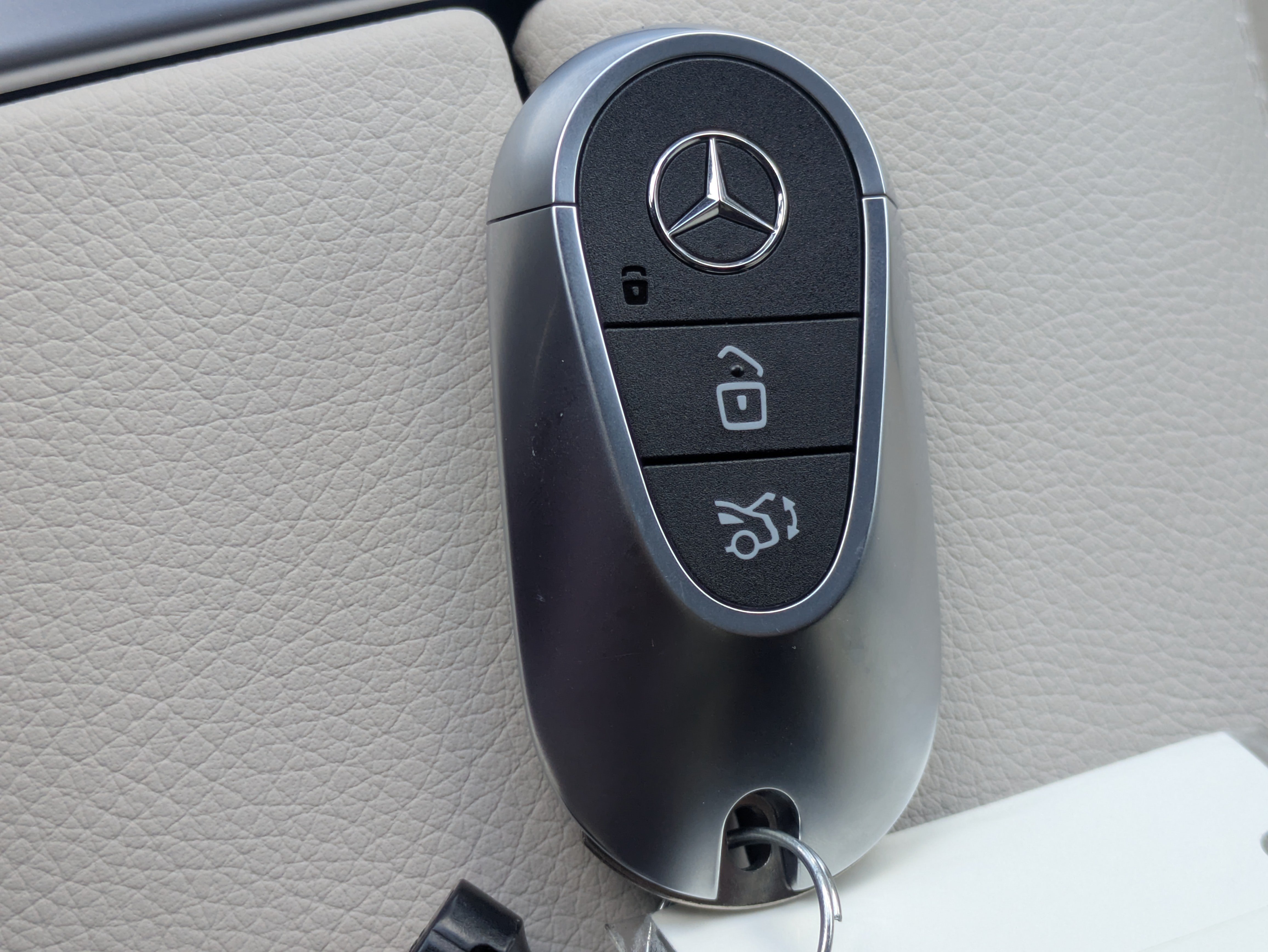 New 2026 Polar White Mercedes-Benz GLC 300 image 27