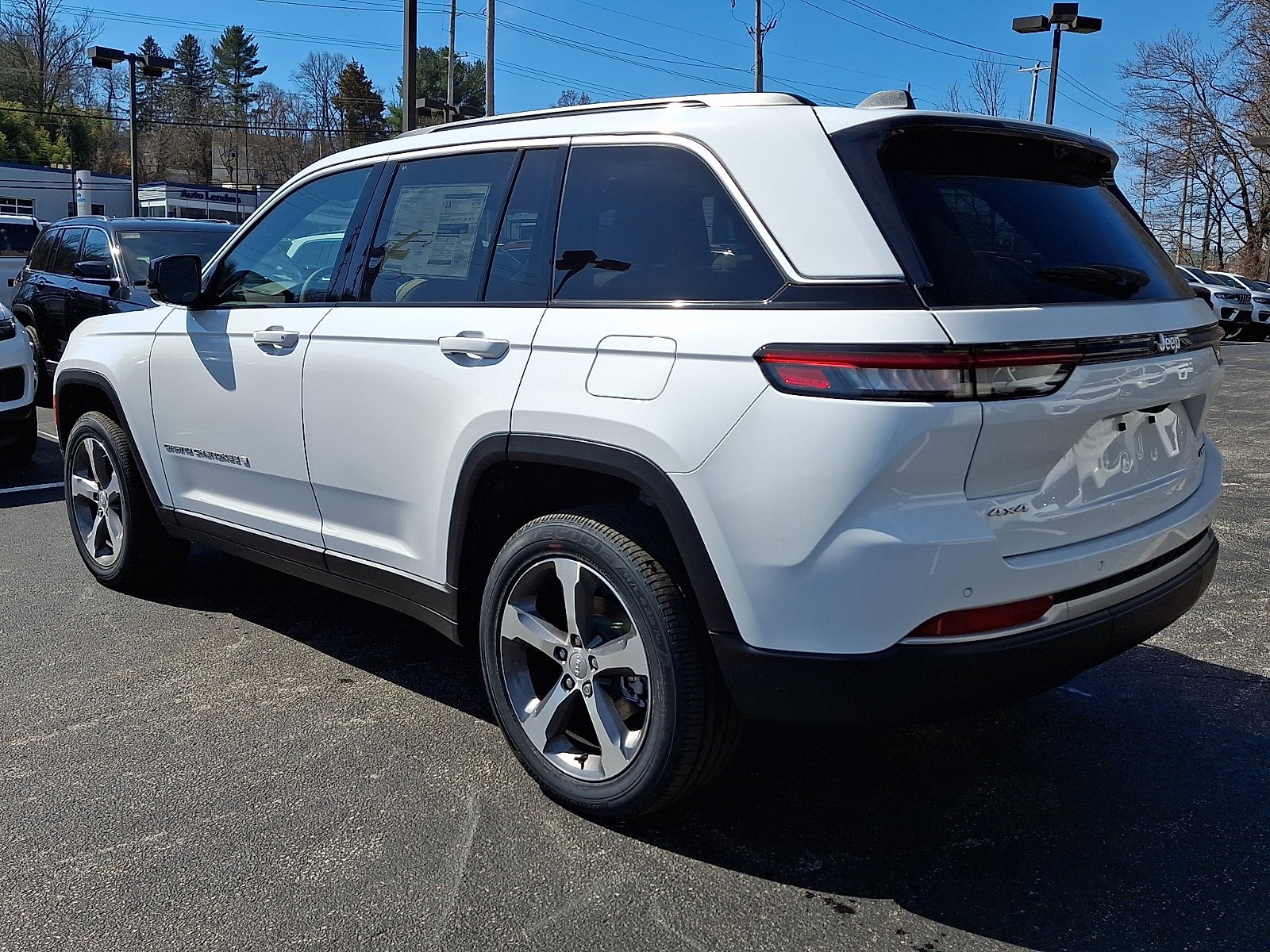 New 2026 Bright White Clear-Coat Exterior Paint Jeep Limited image 4