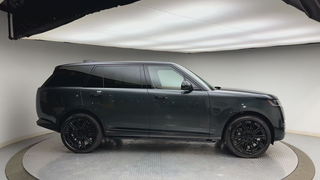 New 2026 Belgravia Green Land Rover SE image 9
