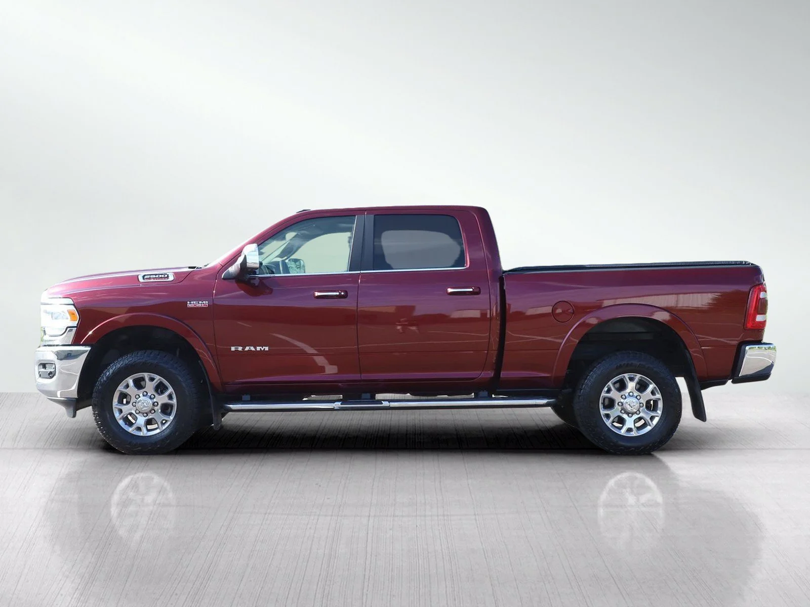 Used 2019 Delmonico Red Pearlcoat Ram Laramie image 2