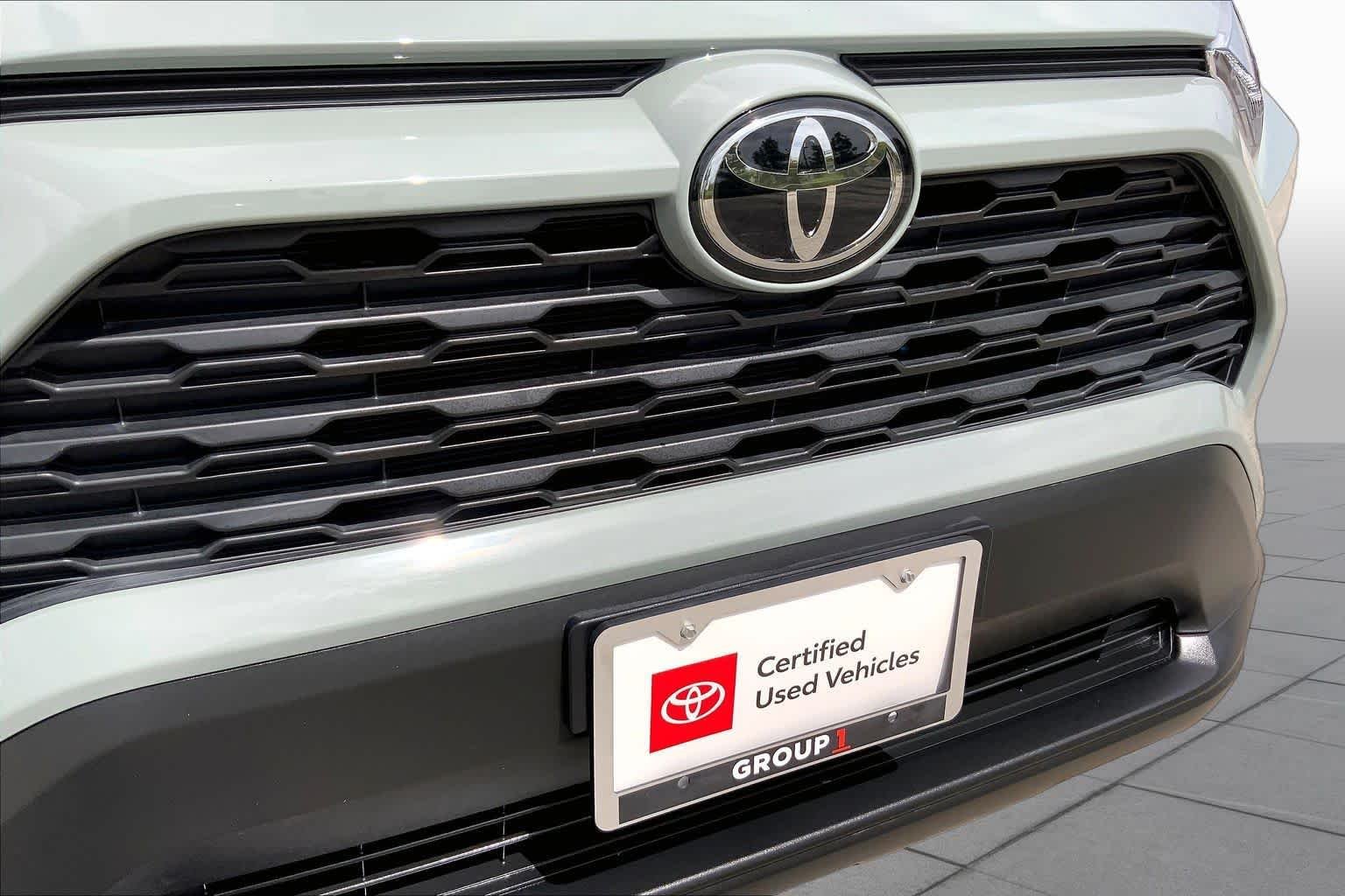 Used 2023 Lunar Rock Toyota XLE Premium image 29