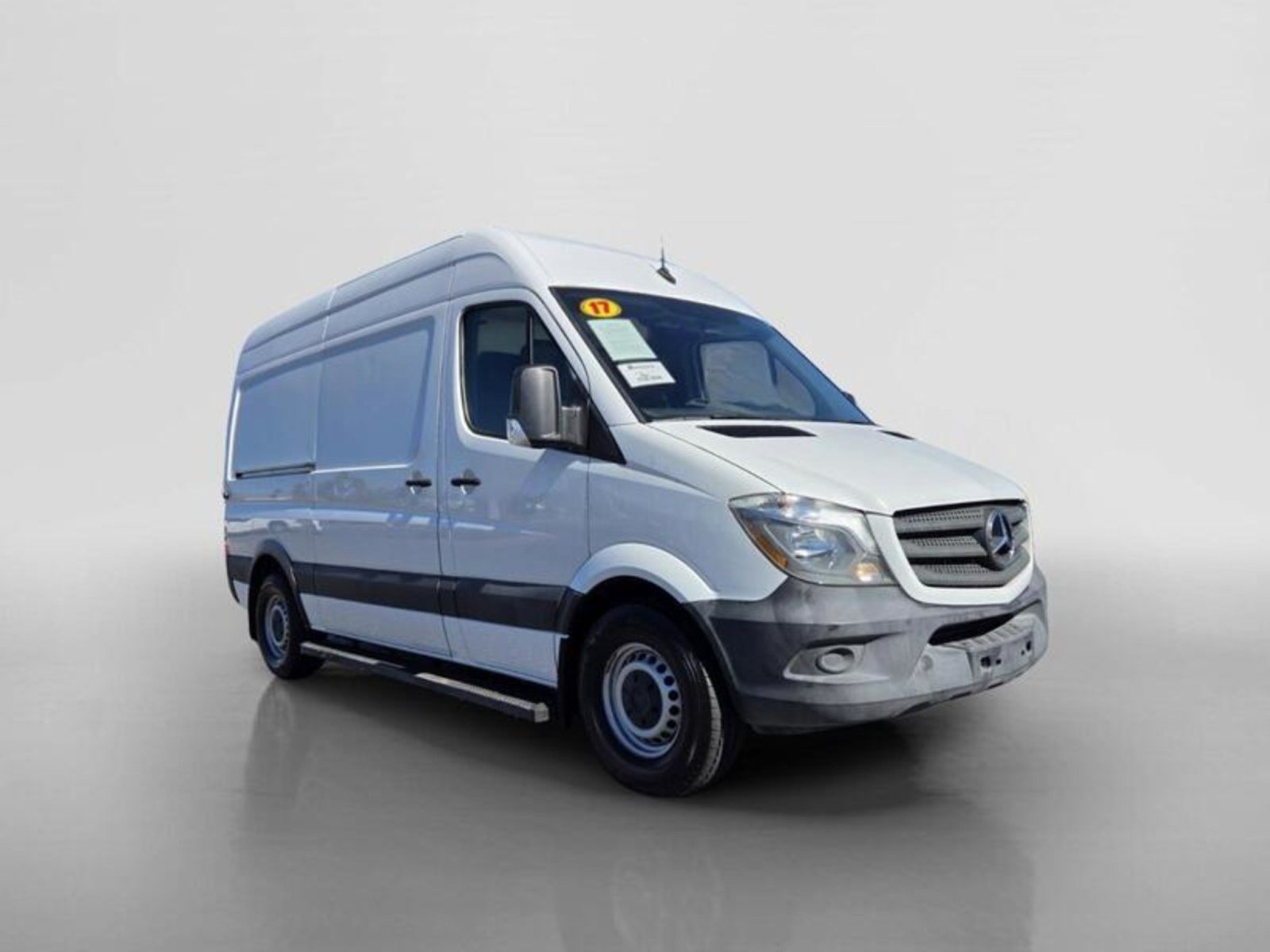 Used 2017 Arctic White Mercedes-Benz Worker image 7