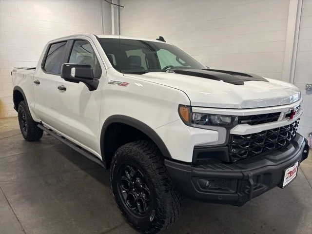 Used 2024 Summit White Chevrolet ZR2 image 3