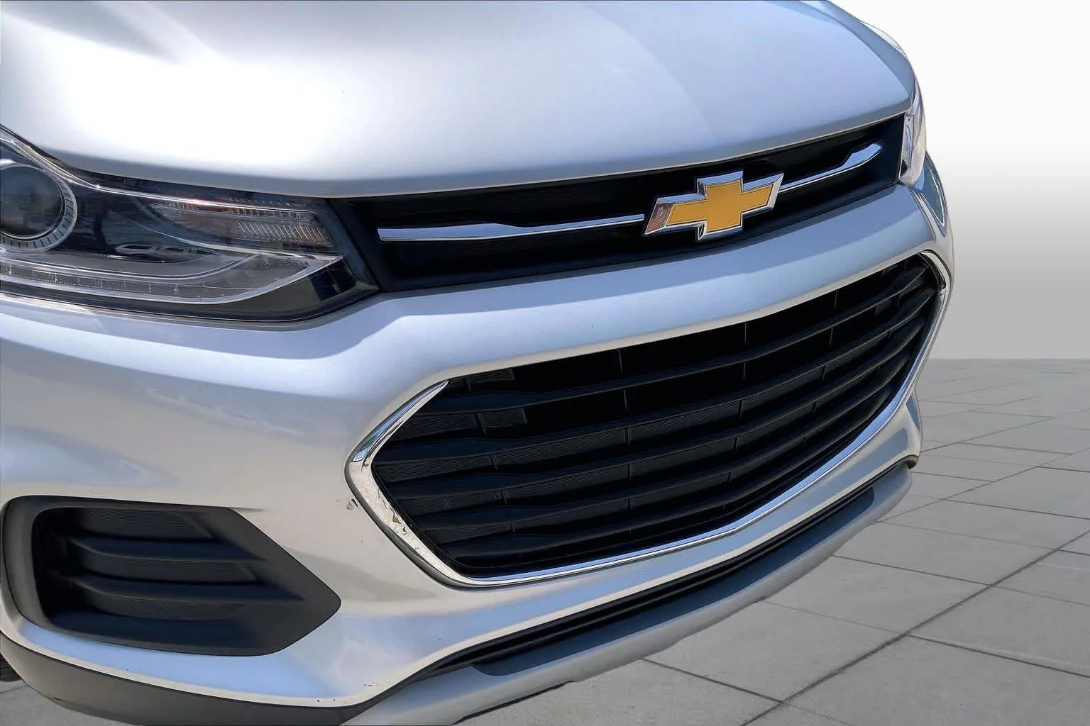 Used 2017 Silver Ice Metallic Chevrolet LT image 30