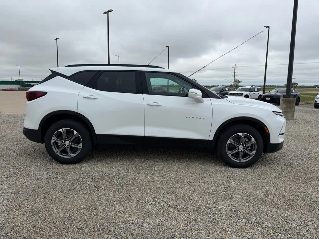 New 2026 Summit White Chevrolet 3LT image 2