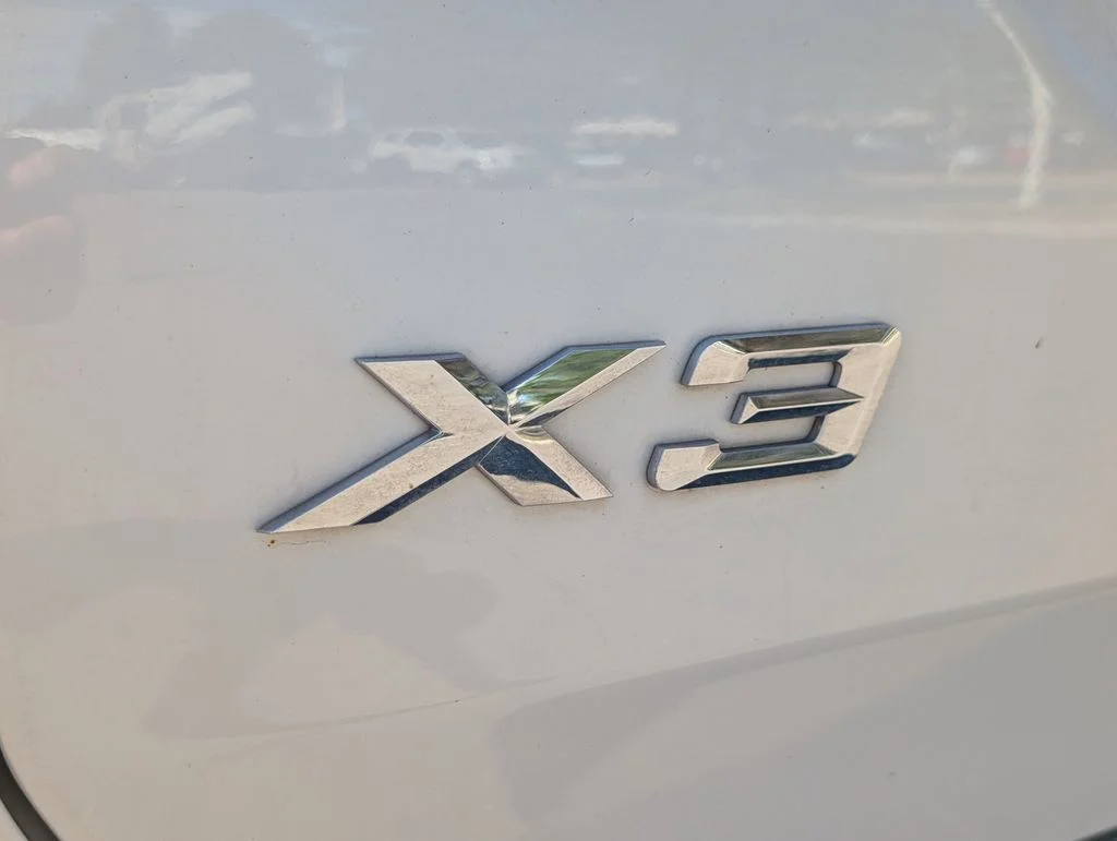 Used 2023 White Metallic BMW sDrive30i image 13