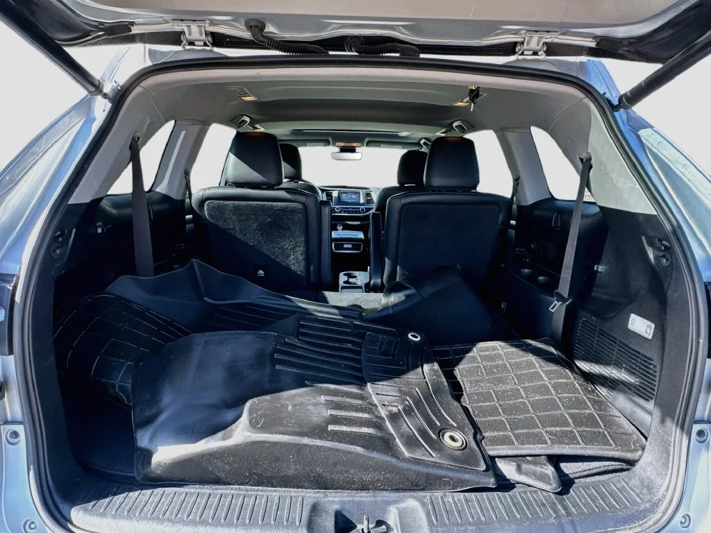 Used 2018 Silver Toyota SE image 31