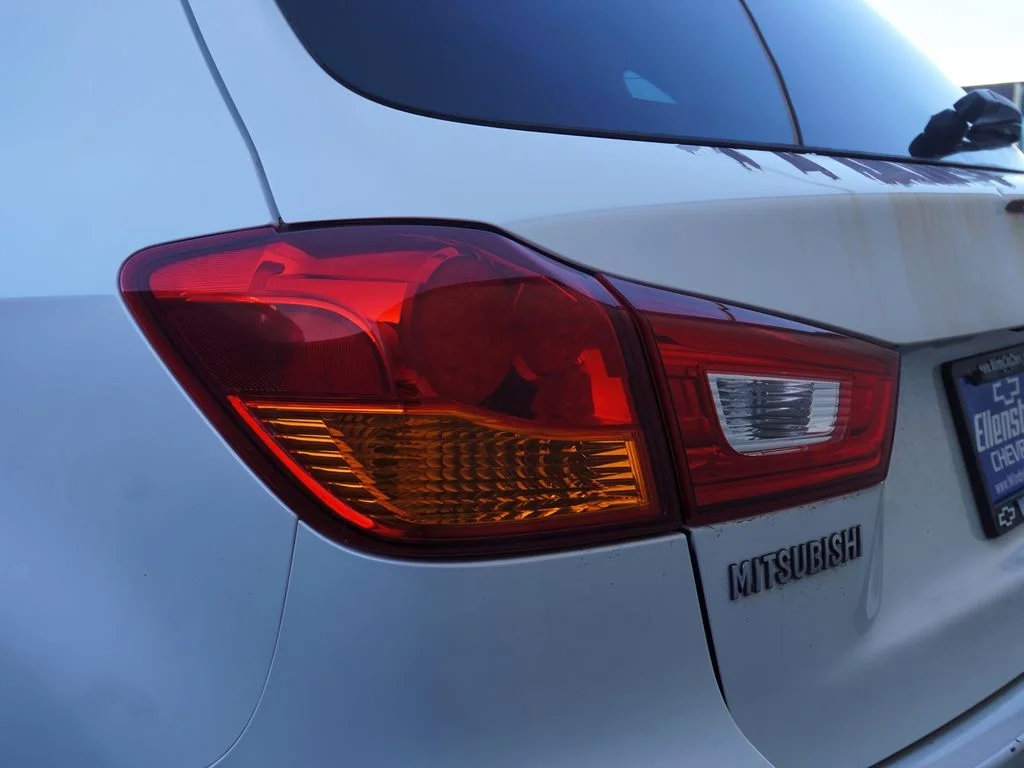 2011 Mitsubishi Outlander Sport ES - Photo 10