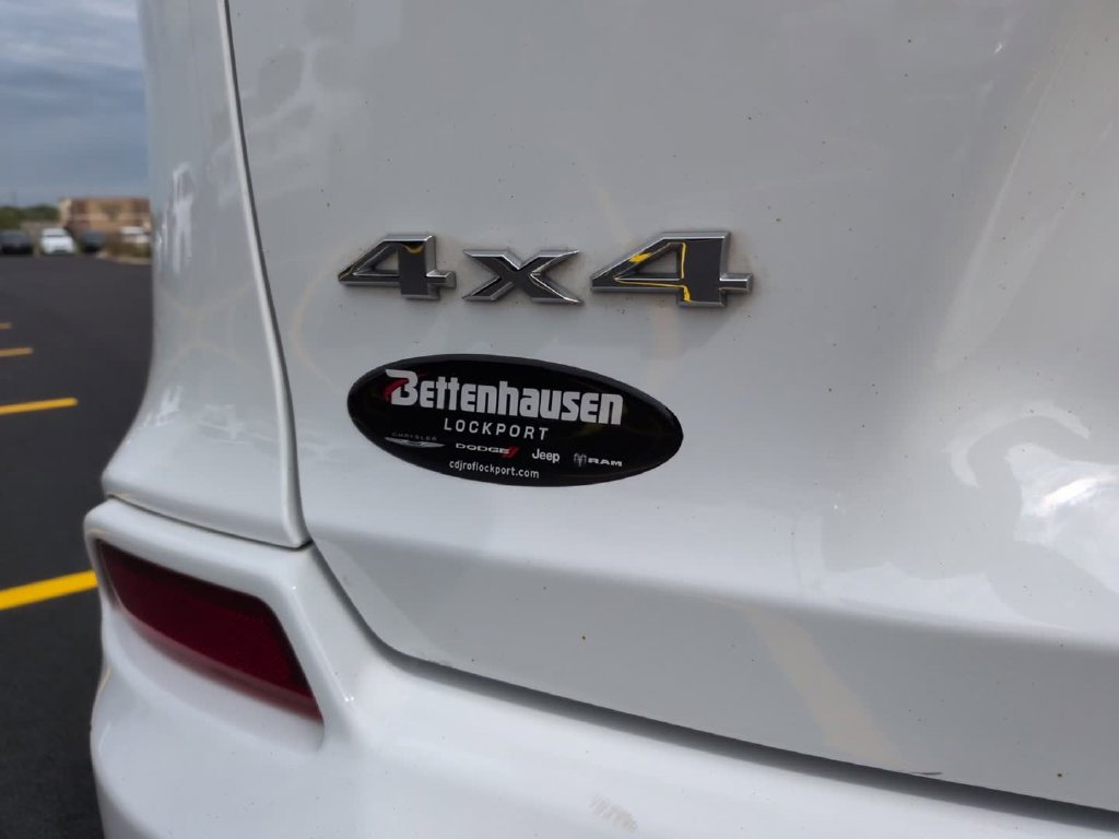 Certified Used 2019 White Jeep Overland image 7