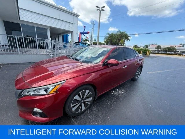 Used 2019 Red Nissan 2.5 SV image 3